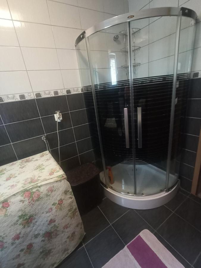 Sleep & Fly - Sarajevo Airport Apartment エクステリア 写真