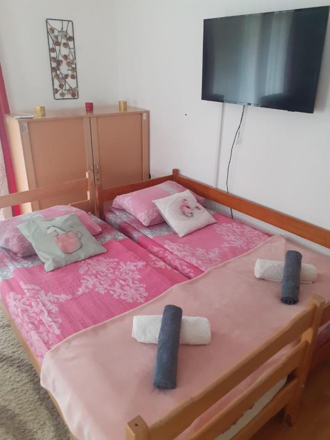 Sleep & Fly - Sarajevo Airport Apartment エクステリア 写真