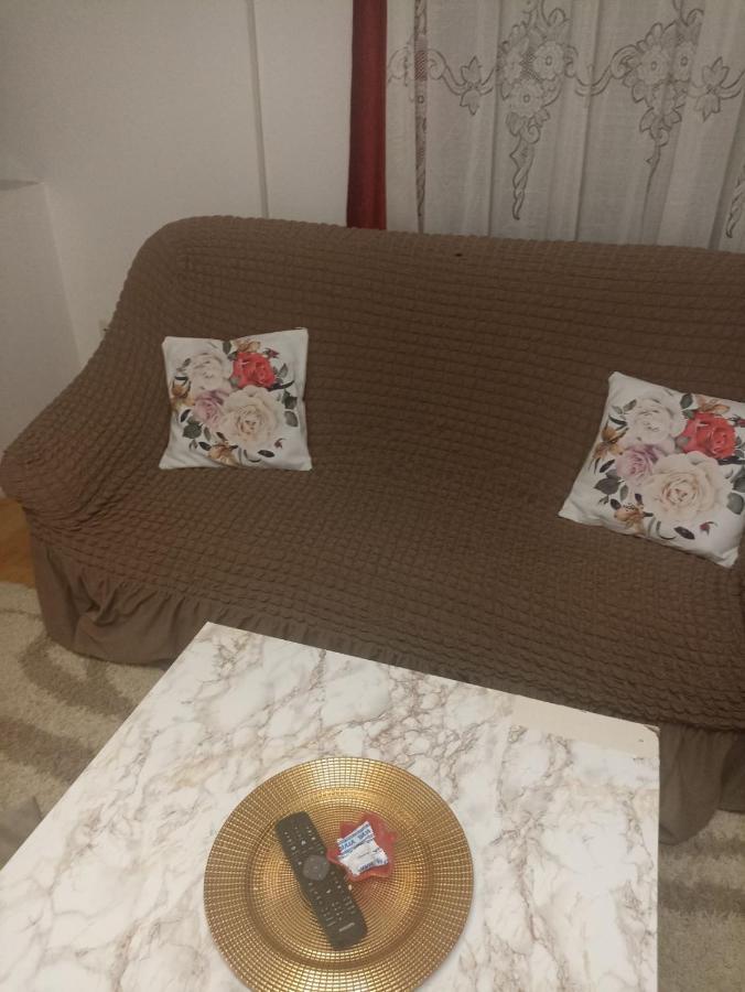 Sleep & Fly - Sarajevo Airport Apartment エクステリア 写真