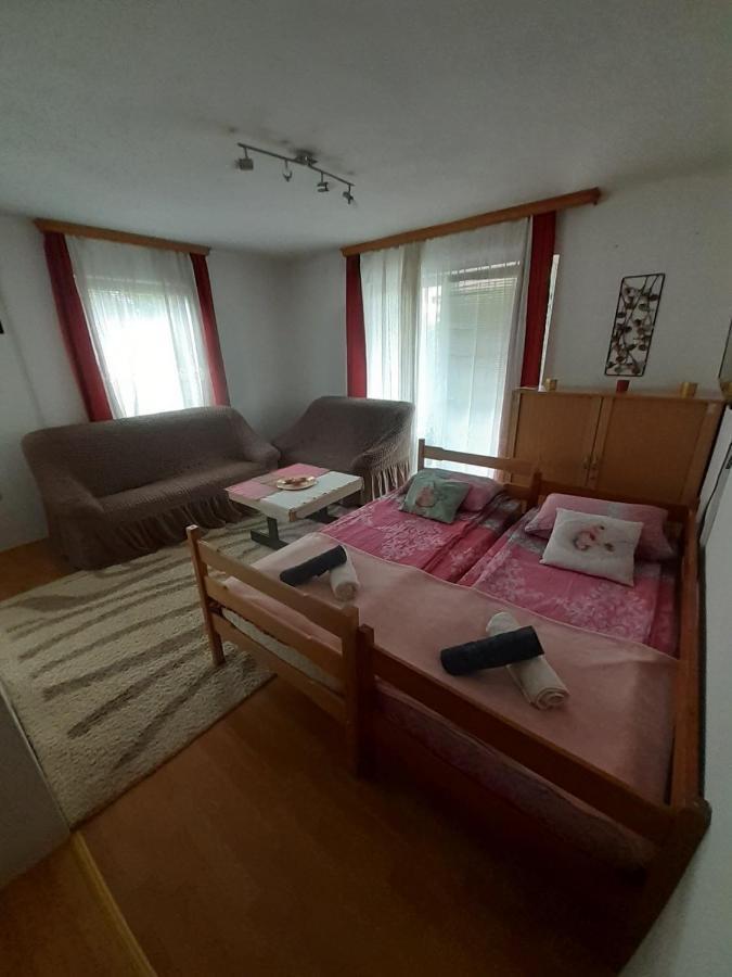 Sleep & Fly - Sarajevo Airport Apartment エクステリア 写真