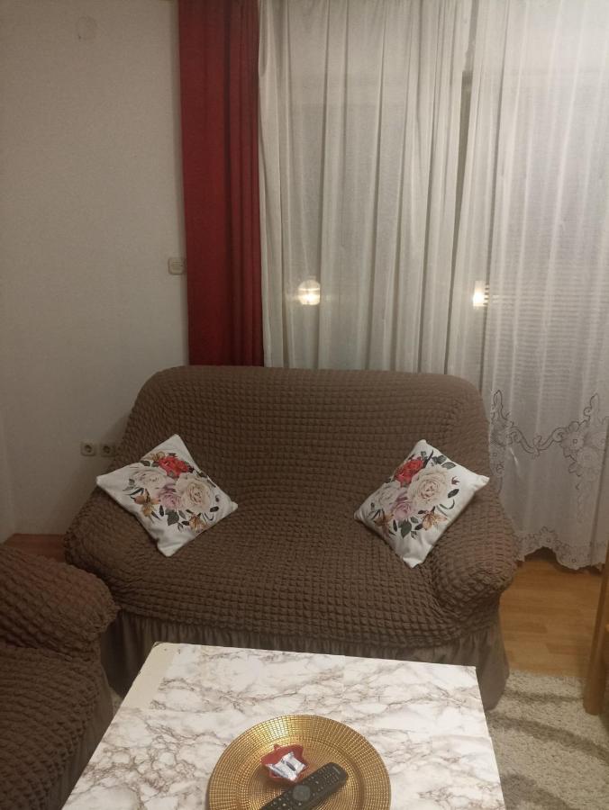 Sleep & Fly - Sarajevo Airport Apartment エクステリア 写真